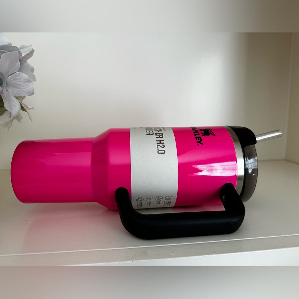 Stanley 40 oz. Quencher H2.0 FlowState Tumbler –‎ Electric Pink - Picture 8 of 9